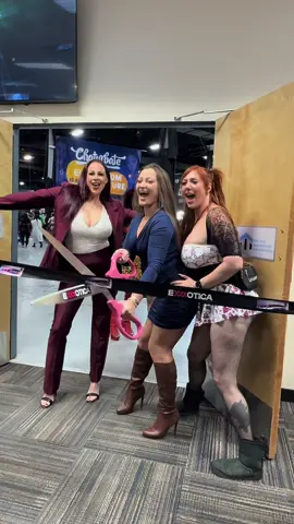 What a weekend! Thank you Exxxotica for having me and thank you to everyone who came out to meet me! ❤️🥹