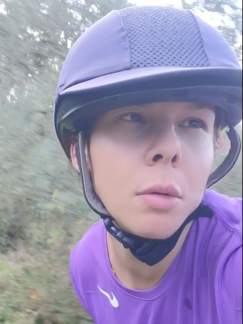 the branch at the end is a paid actor  #horse #WomenOfTikTok #singlelife 