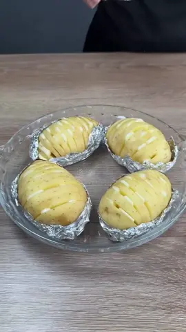 recette de pommes de terre rôties à l'ail et au parmesan  #recettedujour #recettefacile #recetteetudiant #recettesimple 