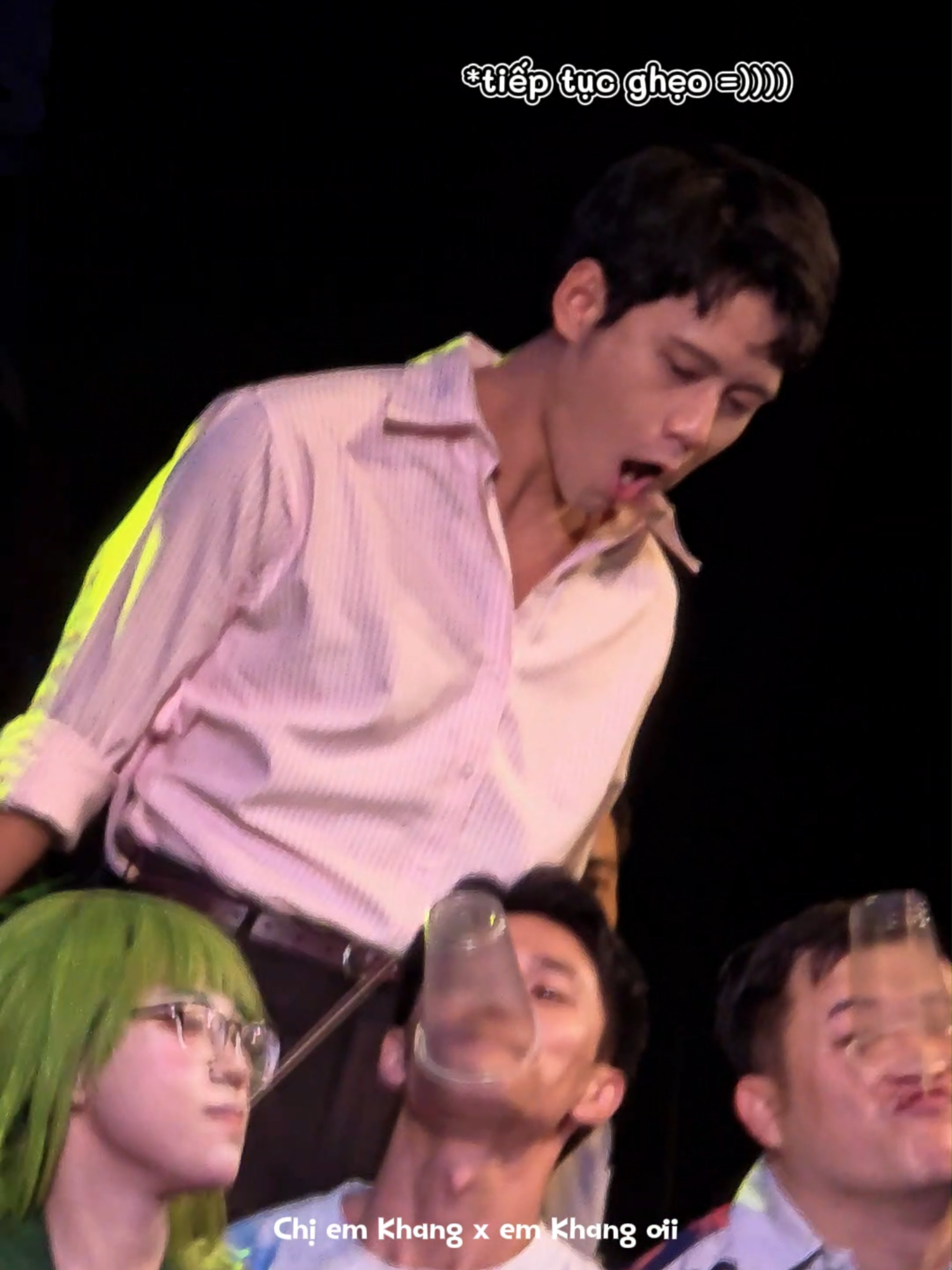 Anh Hùng chơi mà Khang hoạt động cơ miệng còn hơn anh Hùng nữa, lại còn pha đòi bế lên cao cho dễ phá. 90% cơ thể là hoạt hình luôn á =)))) Cảm ơn mom @chiemkhang_ vì những chiếc source chất lượng từ đầu cầu Hà Nội ạ 🥹 #dienviendinhkhang #dinhkhang #tuchimmedia