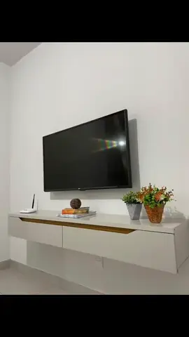 Vejam que incrível este Rack🤌😱 Rack Suspenso Uno com 2 portas - 160 cm para TV de até 55