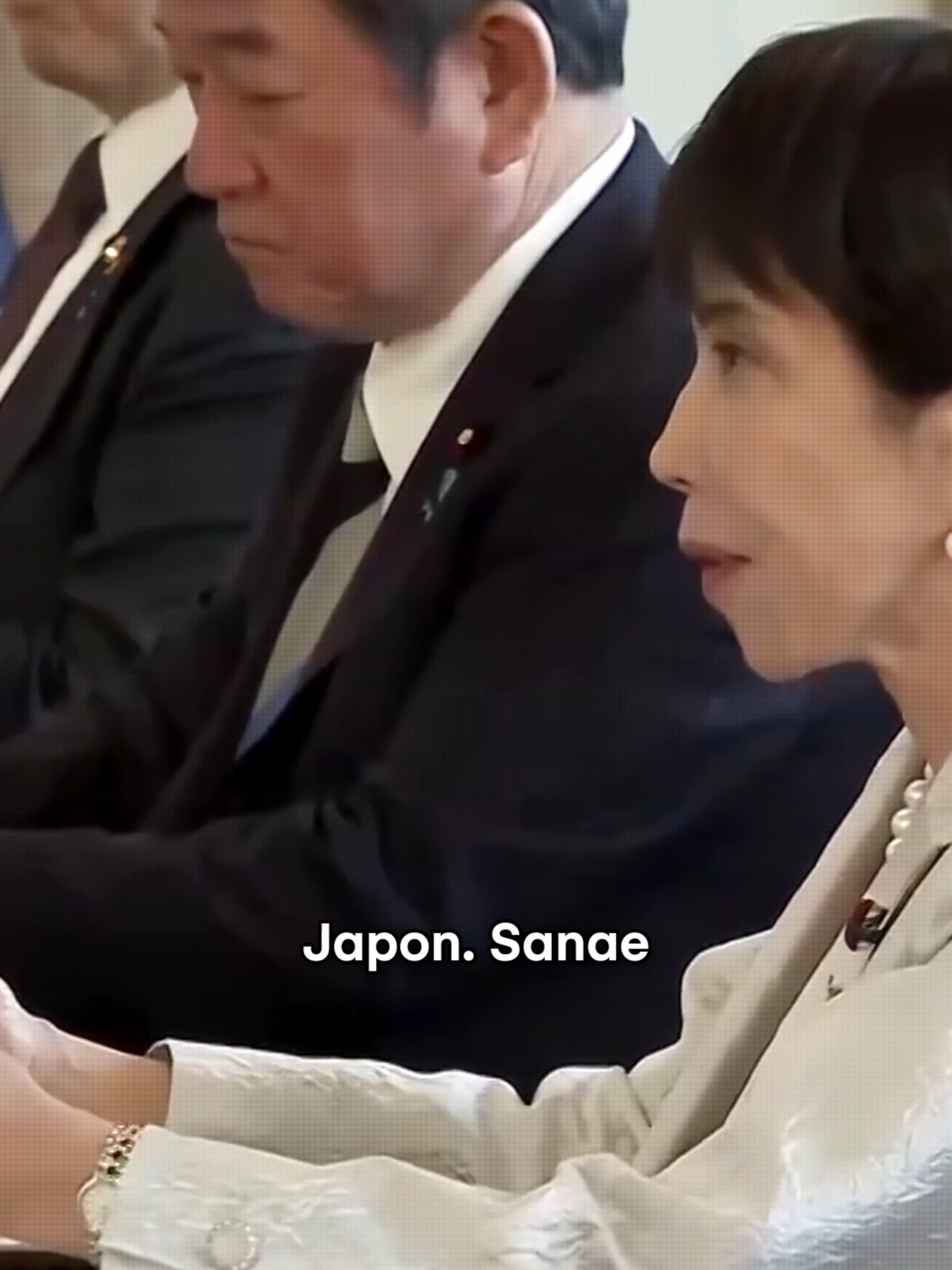 🌍 Abonne toi pour suivre l'actu géopolitique.  Trump a une nouvelle alliée. Le président américain vient de conclure un accord sur les terres rares avec la nouvelle première ministre du Japon. Sanae Takaichi défend des positions nationalistes et conservatrices et elle annonce qu'elle nominera Trump pour le prix Nobel de la paix. En échange, elle reçoit des garanties commerciales et militaires des Etats-Unis.