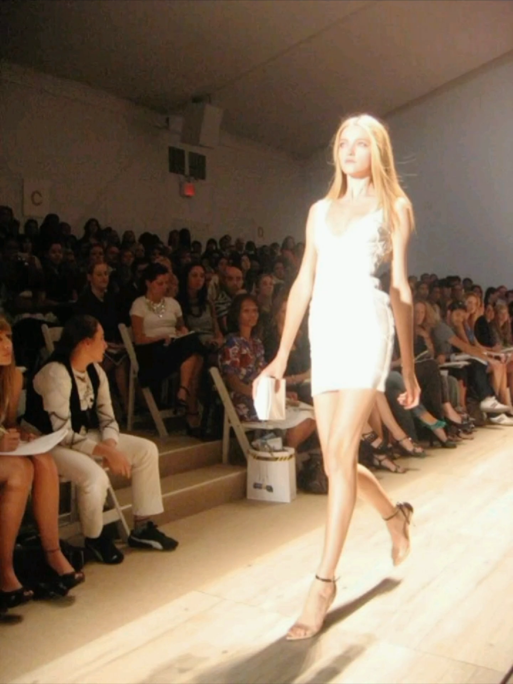 HOW I LOVE . . #slavic #model #vladaroslyakova #fyp #vogue 