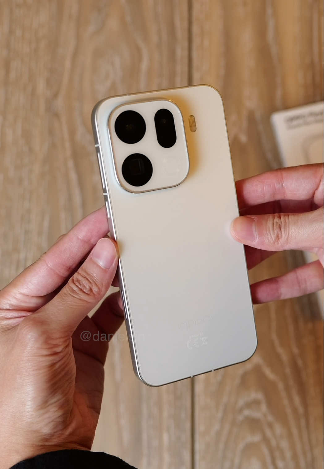 Unboxing the Oppo Find X9 Pro and the Aramid Case! @OPPO 