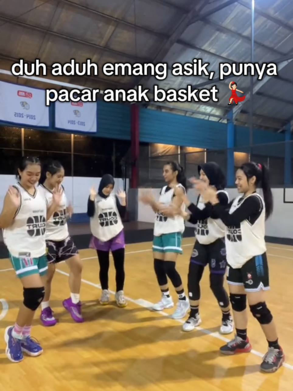 pacaran sama anak basket emg se asik itu, pada relate ga nih?  #basketball #stayhoopscourts #fyp #anakbasket #basket 