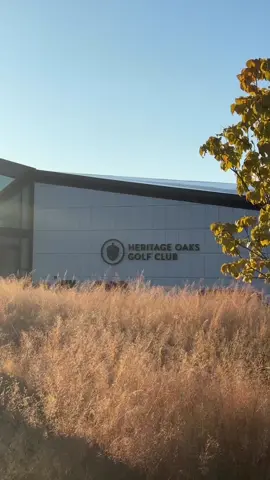 🚗 Just 25 minutes north of Chicago, Heritage Oaks Golf Club is your next tee time escape. 🏌️‍♂️ Start on the TrackMan-powered range & indoor sims. �