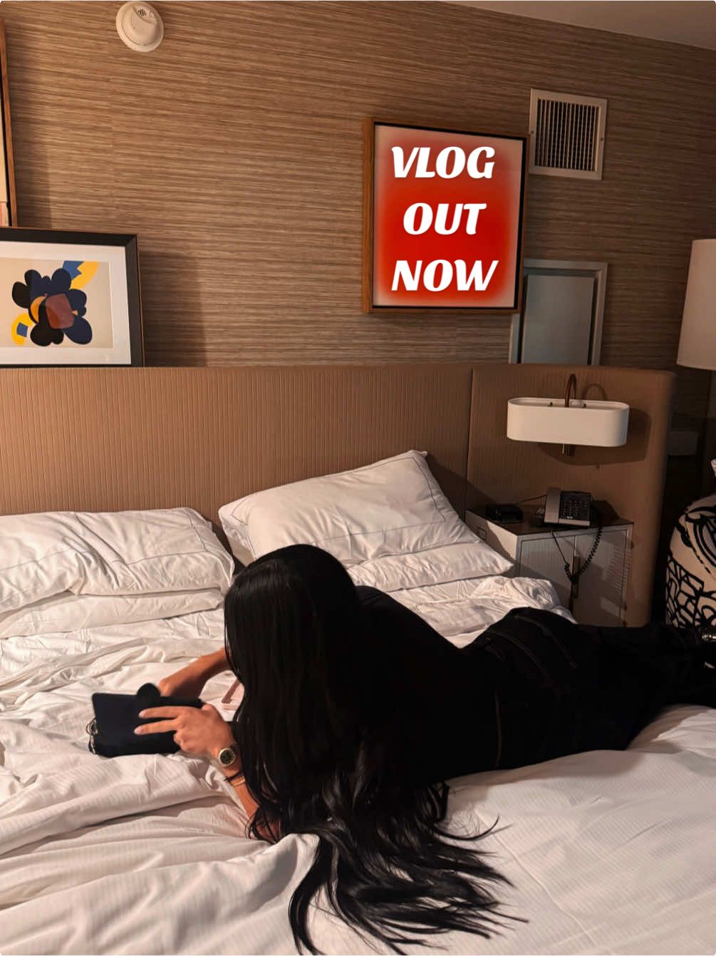 Vlog just dropped 🎥 from 3 hotels ➡️ TwitchCon ➡️ Santa Monica ➡️ Hidden Hills 👀 you might spot some familiar faces along the way 😏 https://m.youtube.com/watch?v=fziwOSlg__E&t=180s