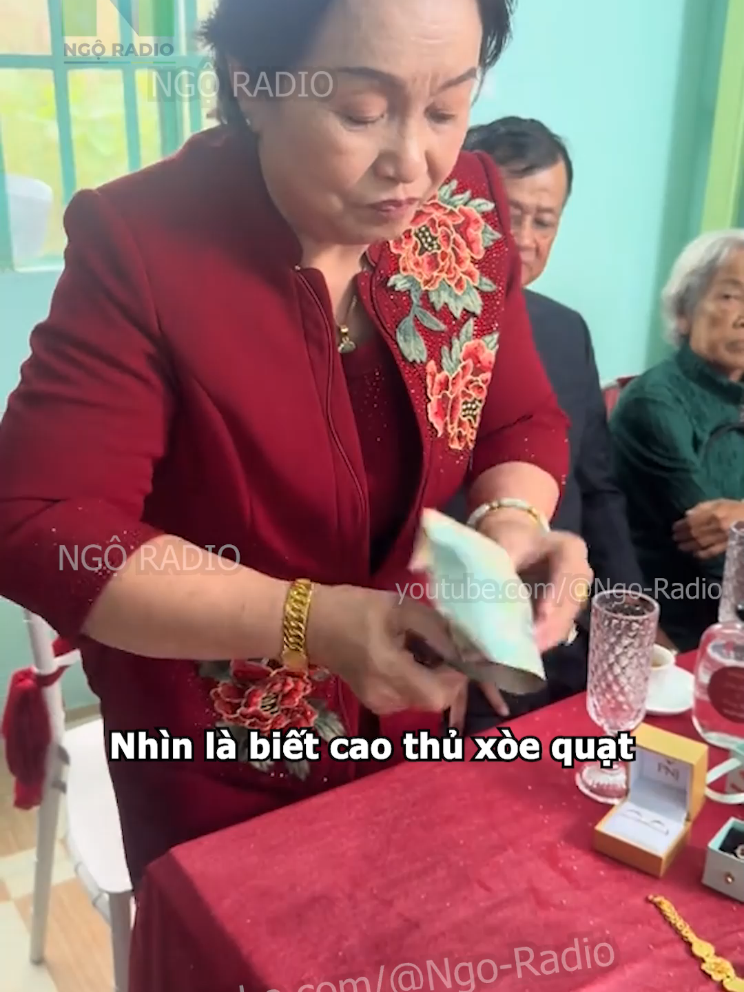 Nhìn là biết cao thủ xòe quạt#viraltiktok #tintuc #ngoradio #cuocsong #haihuoc