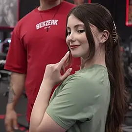 “Treininho de Costas” ela está perfeita aff🤏🏼😩 #sophiabianco #academia #gym #sophiabiancoedit | @Sophia Bianco 