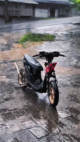 “aku memang harus belajar, bahwa tidak semua yang kita inginkan harus kita miliki.”.              #fyp #beatdeluxe #beat155fremestd #foryoupage #lexxa 