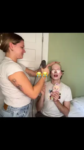 “what the hell is that smell” 😭😭 #slushynoobz #mandymua #martin 