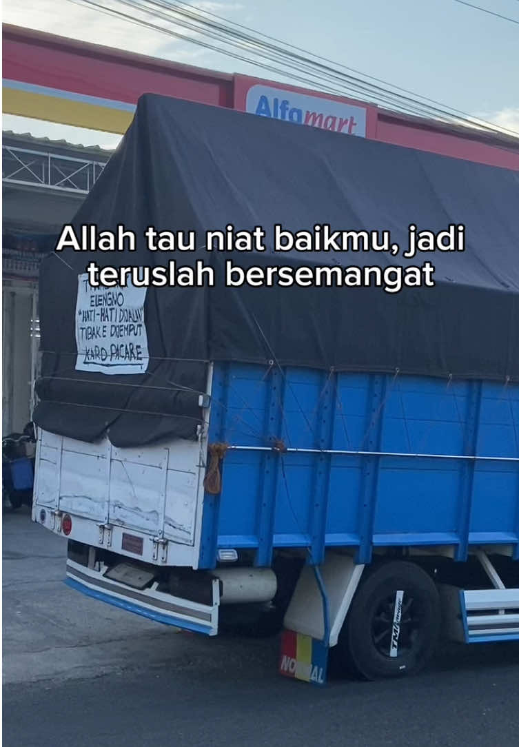 Semangat masio dalane ngronjal #foryoupageofficiall #trukmaniaindonesia #storytruk #tiktokpelitfypnih😔💔 