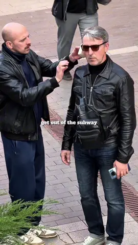 #мыломэн | целыми днями пытается помочь своему другу выйти из метро    __________ в моей телеге ещё видевсы ссылка в описании канала