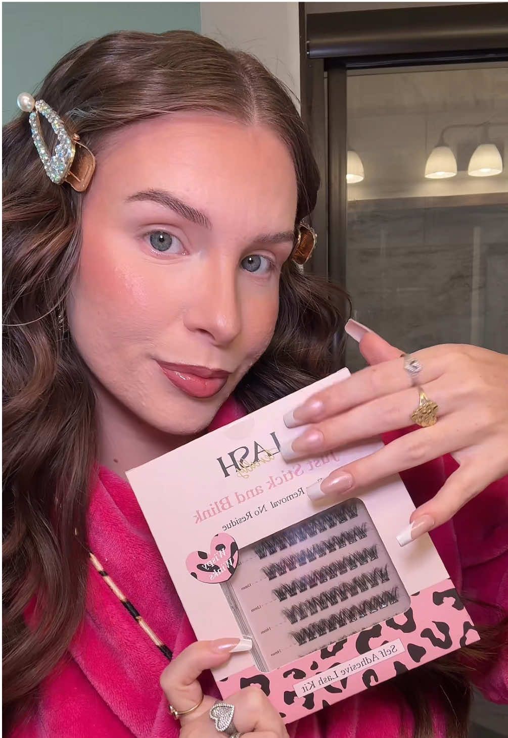 DIY lashes 💕 #tiktokshopfalldealsforyou #nogluejustlashterally @Lashterally.usa 