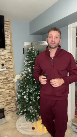 What’s better on Christmas than a two-piece men’s sweatsuit?! Love the material love the brand definitely highly recommend it! Grab yourself a pair or if you’re shopping for someone else grab one for them!