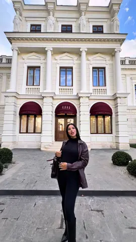 Am fost invitata sa vizitez cea mai de lux destinatie de shopping din Romania. Cum vi se pare?😭🥹✨