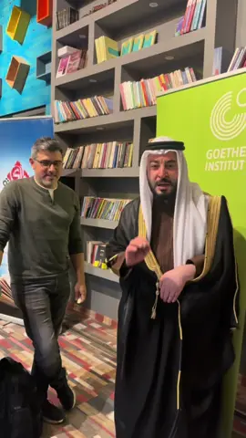 حيا الله الكاتب الكويتي سعود السنعوسي لدية اكثر من رواية كاتب ممتع جداً