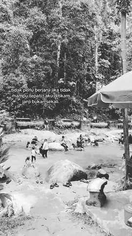 yaa #fypシ゚ #syaa #galauquotes #sadvibes🥀 #sadstory 