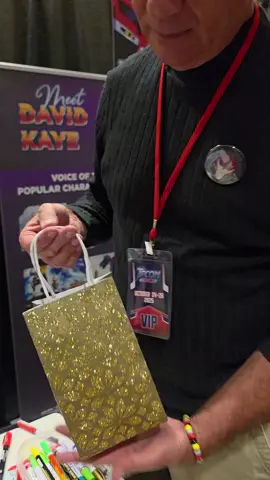 POST FOR TODAY IS DARAN NORRIS REACTING TO THE GIFTS I GAVE HIM! He is so amazing also we need to give him more Heavy Load fan art!  #tfpknockout #rid2001transformers #tfconchicago2025 #transformersprime #transformers 