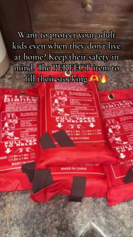 Because keeping them safe doesn’t stop when they move out 🫶✨ This 4-pack of fire blankets is the perfect stocking stuffer—something they may not think to buy but will be so thankful to have. A thoughtful and practical gift for adult kids, college students, or new homeowners. #FireBlanket #SafetyGift #StockingStuffers #ChristmasGiftIdeas #FamilySafety      