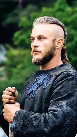 Serie Vikings, les acteurs évoluent. #vikings #ragnarlothbrok #evolution #fyp #edit 