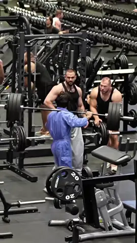 #gym #prank #anatolyprank #gymprank #bodybuilding 