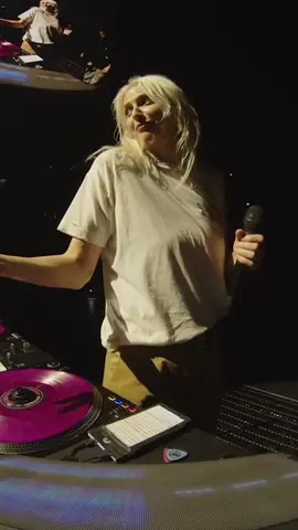 Emily took over the DJ table 😂 🎥 LPTV FROM ZERO [Episode 37] . . . . . #linkinpark #lp