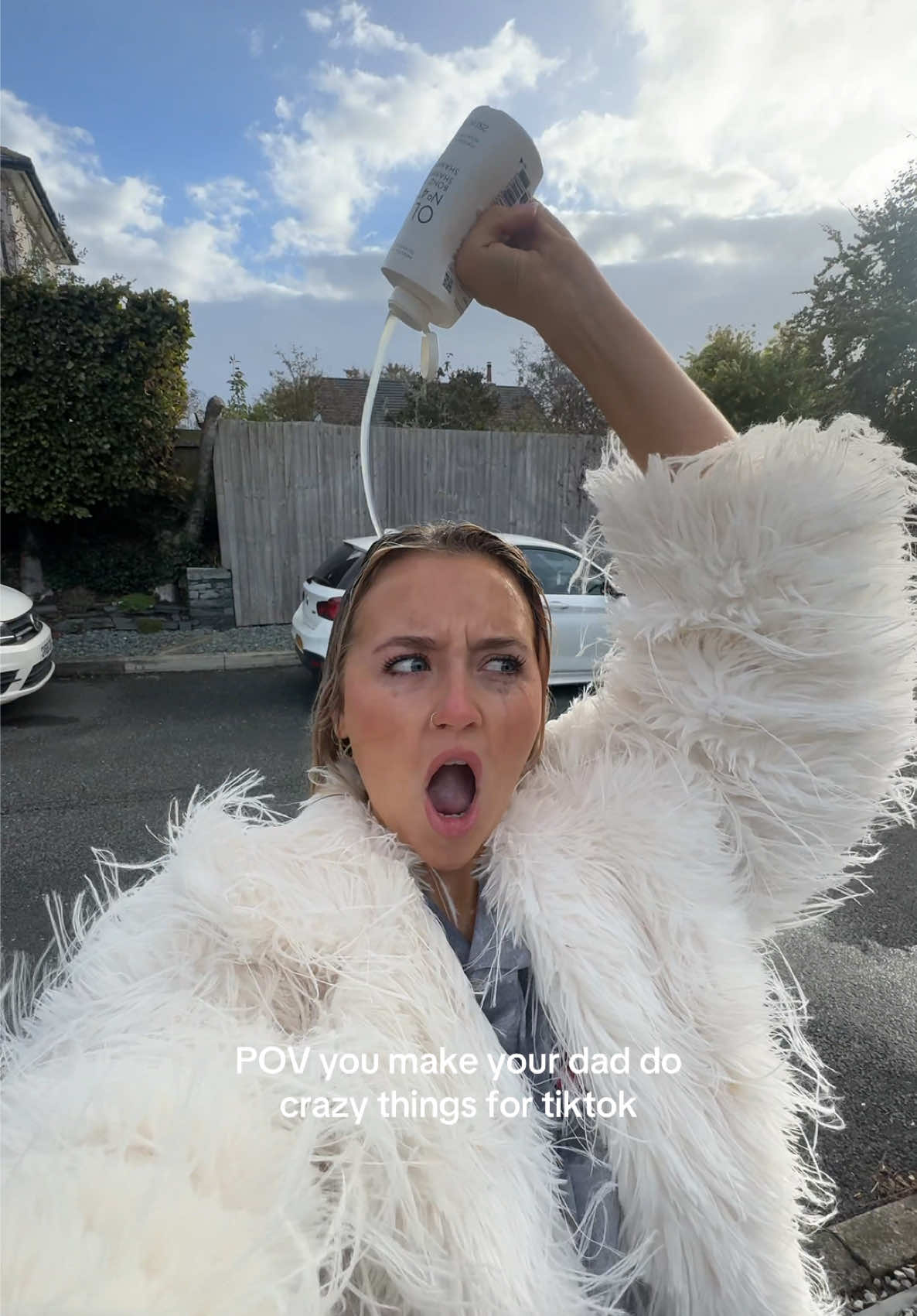 I bet 22 years ago when he had a baby he didn’t think he’d have to do this madness😂😂 #haironthego #hairwashinghacks #dadsoftiktok 