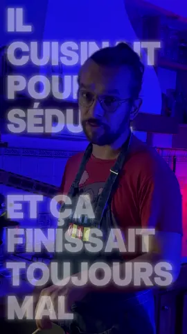Il cuisinait pour séduire... Et ça finissait toujours mal. Pendant que je te raconte son histoire, je prépare un dahl de lentilles corail, des cromesquis de brocoli croustillants et une sauce coco citron vert. 🌿 Recette : 150 g de lentilles corail 1 petit oignon émincé 1 gousse d’ail 10 g de gingembre frais râpé 150 ml de lait de coco Paprika fumé, curcuma, curry, cumin 1 c. à s. d’huile de coco Sel, poivre Fais revenir l'ail et gingembre dans l’huile. Ajoute les épices, puis les oignons Ajoute les lentilles et deux fois leur volume de bouillon. Laisse cuire à feu doux 20 minutes, puis incorpore le lait de coco. Pour les cromesquis : 200 g de brocoli vapeur 1 œuf 40 g de panko + un peu pour la panure 30 g de farine Sel, poivre Fais cuire les brocollis, mixe tout, forme des boules, pane-les et fais-les dorer à la poêle dans un peu d’huile. Pour la sauce coco citron vert : 80 ml de lait de coco Jus et zeste d’½ citron vert Fais chauffer doucement, nappe le tout sur le dahl et ajoute un peu de coriandre fraîche. Si tu veux la recette détaillée, écris DAHL en commentaire 🌶️ #recettefacile #truecrimetiktok #hvf #faitsdivers #histoirevraie
