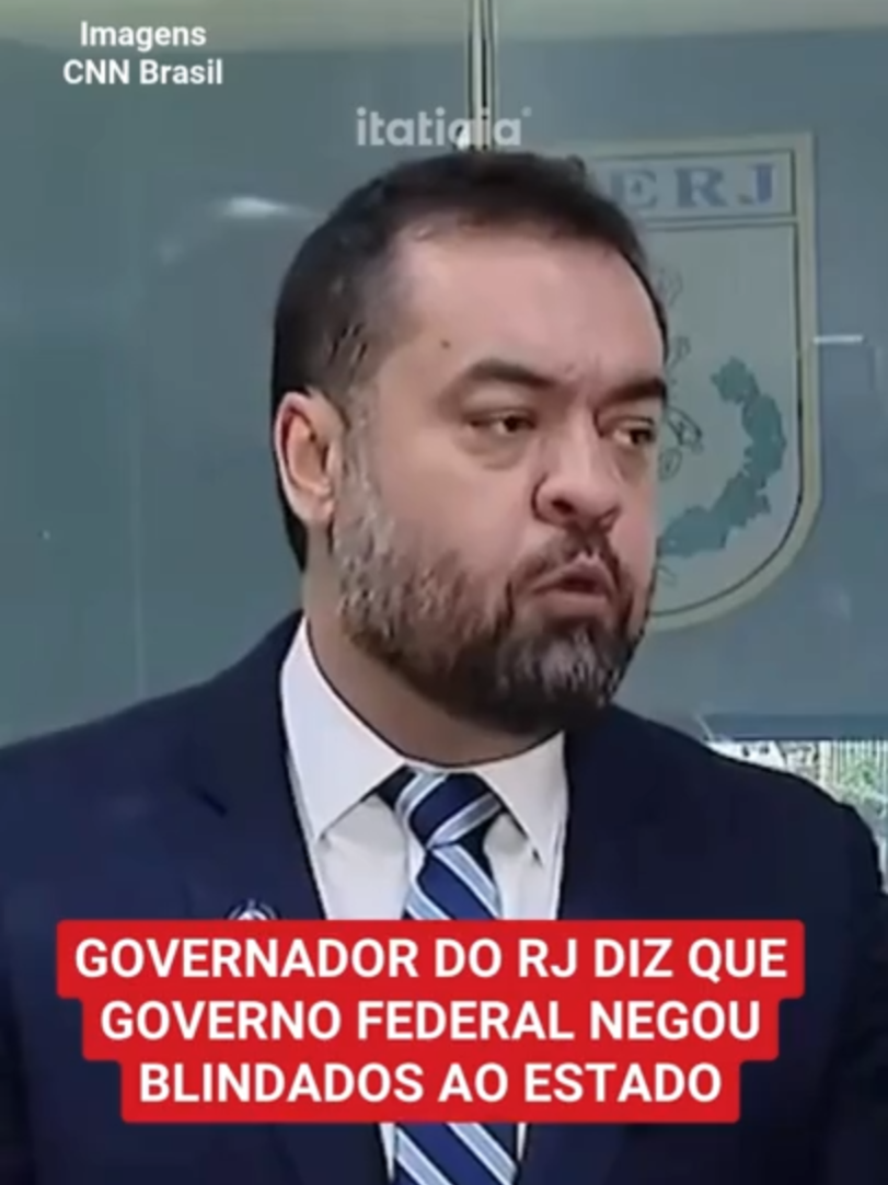 DECLARAÇÃO | Cláudio Castro, governador do Rio de Janeiro, diz que o Governo Federal teria negado, em outras três oportunidades, os blindados das forças armadas para ação contra o tráfico no estado.  A megaoperação contra traficantes do Comando Vermelho (CV), realizada nesta terça-feira (28) no Rio de Janeiro, resultou, até o momento, na morte de 60 suspeitos e na prisão de 81  pessoas. Durante a ação, dois policiais também foram mortos, e 32 fuzis foram apreendidos.  A operação, batizada de “Operação Contenção”, foi conduzida pelas polícias Civil e Militar nas favelas da Penha e do Alemão. O objetivo é impedir a expansão territorial da facção criminosa. ▶️ Dê o play e confira. 📲 Leia mais em itatiaia.com.br 📹 CNN Brasil  #governador #riodejaneiro #megaoperação #crimeorganizado #acão #policial
