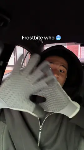 We all know that frostbite feeling but u won’t feel it this year #heatedgloves #winterfashion #gloves 