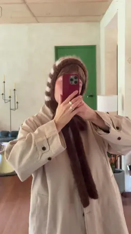 Another one with my new balabonnet 🤎 perfect for fall!  Pattern from the lovely @SIMSTRIKK and @tuvasandok 🫶 #knitting #knittok #balabonnet #sophiehood #knittingtok 