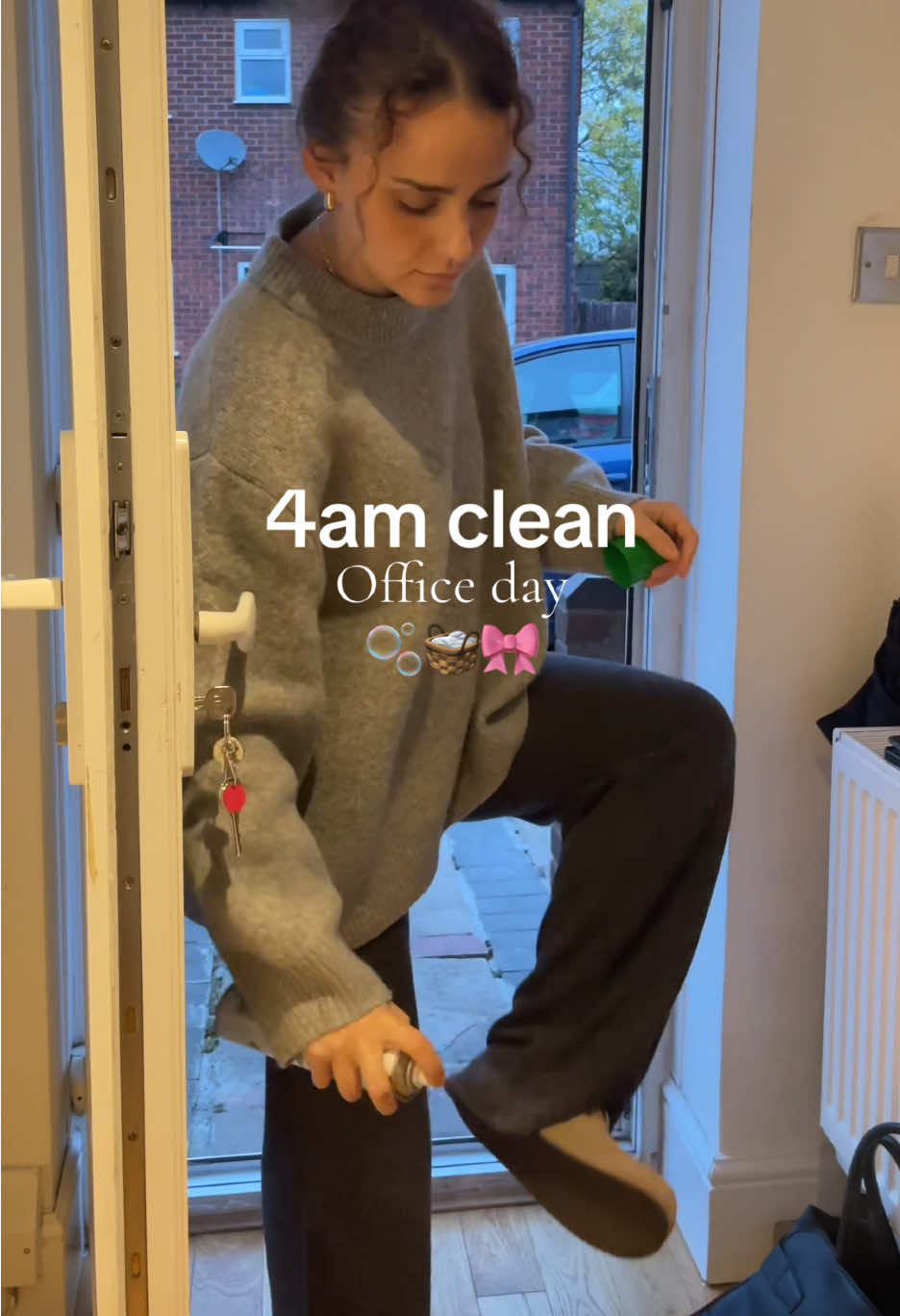 Office day 4am start - doing this is hard - but so worth it- I can come home and relax 💕 I have seen that @Nala's Baby UK @Krept have invented a sterilising spray but I cannot find any - I will be spraying that everywhere after getting in the London TFL !! #CleanTok #clean #cleanwithme #fyp #dayinthelife 