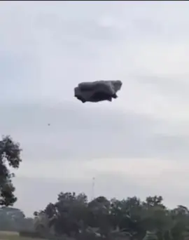 Warga Kecamatan Patokbeusi, Kabupaten Subang, digegerkan oleh munculnya gumpalan busa berwarna hitam yang melayang di langit dan beberapa di antaranya mendarat di area persawahan serta pemukiman. Awalnya tampak seperti awan gelap, benda ini membuat kehebohan setelah didekati dan tercium aroma menyengat khas bau kotoran. Kemunculannya memicu desas-desus bahwa busa tersebut adalah limbah pabrik yang terbawa angin