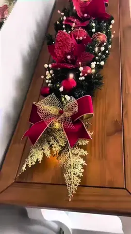 ✨️ Transforme a sua decoração de Natal com este elegante arranjo de mesa. ✨️ 🛍️ Arranjo Natalino de Mesa Luxo em Vermelho e Dourado Gostou? Copie o código BUR-QNM-PNK e busque na Shopee e garanta logo esse luxuoso arranjo. #arranjodemesa #arranjonatalino #decoraçaodenatal #elegância 