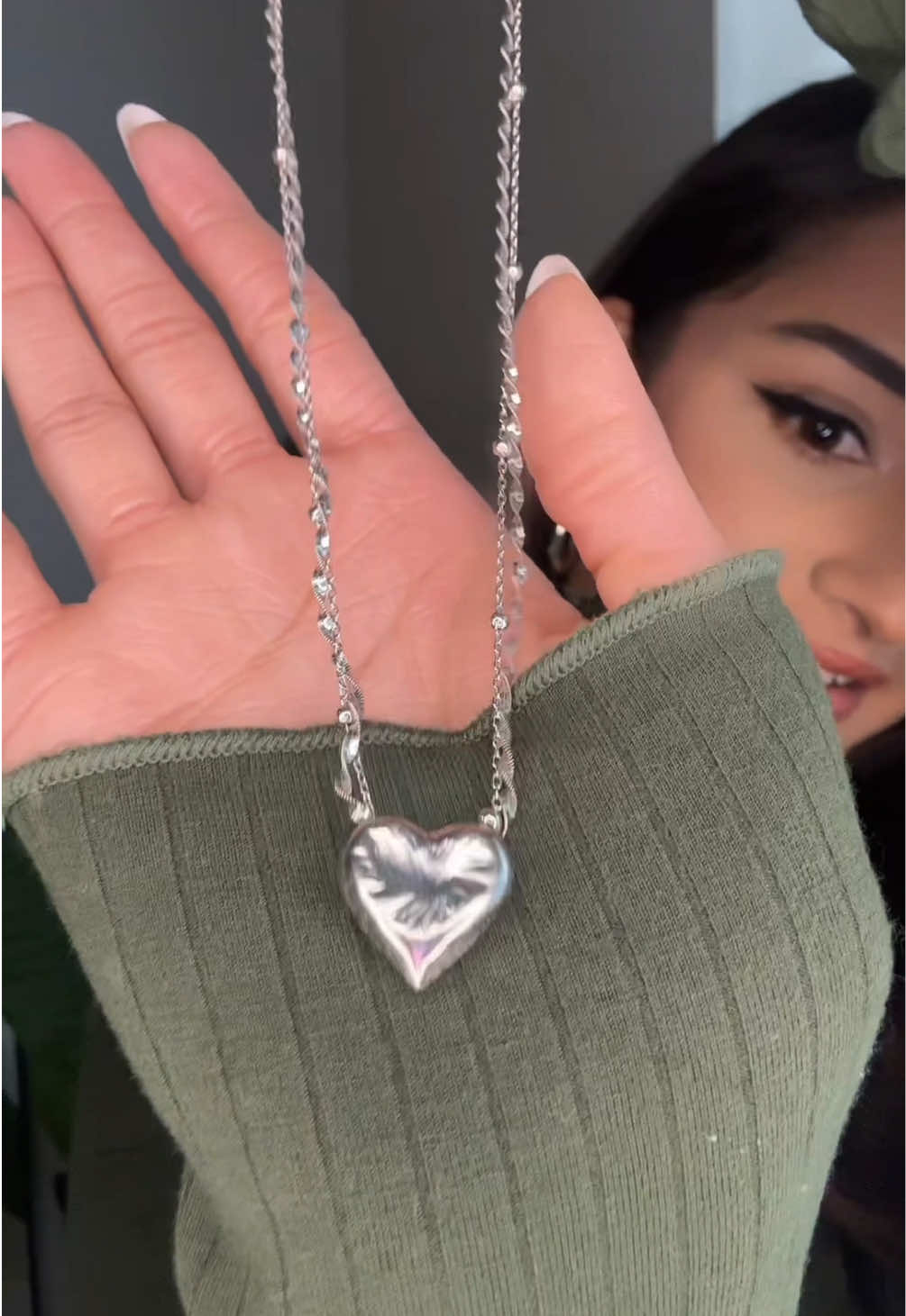 This necklace is sooo pretty ✨ silver girlies, you need this in your collection #dpowjewelry #dpow #everydayjewelry #silverjewelry #giftforher @D-POW JEWELRY US 