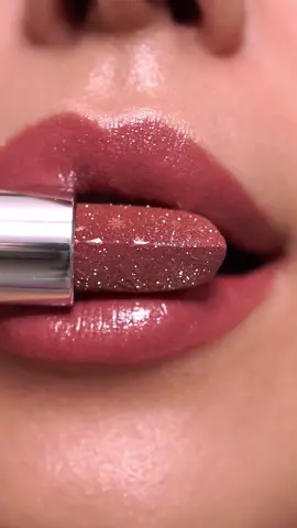 #WinterWonderland lips ❄️ @sylvesterdani shows off #KIKOSnowKissedHoliday Sparkly Peaks Lipstick in Cinnamon Spice - a warm #natural shade with a #metallic-pearly finish ✨ Trying it next? 💋 #KIKOMilano #beauty #BeautyTok #makeup #glam #viralmakeup #lipstick #winter #holidays 
