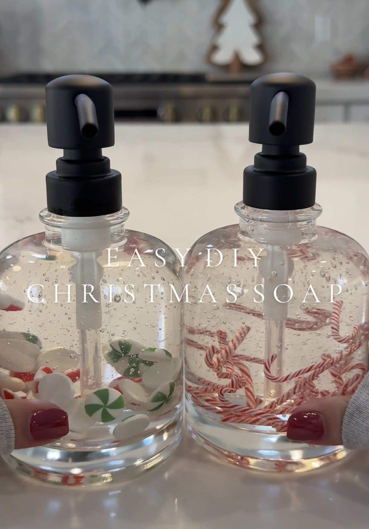 Easy diy festive christmas soap 🎄🫧 Perfect for the holiday season ❤️🎁🤭 #christmas #asmr #restock #DIY #christmasdecor 