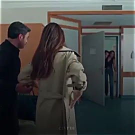 ناره جايه تبي تحضن عليا جيهان عطاها تمسك حقيبتها 😭😭😭#fyp #explor #uzaksehir #المدينة_البعيدة #مسلسلات_تركية 