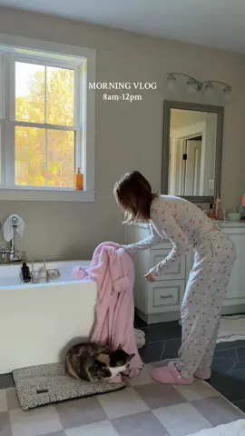 one more week until the Christmas decor comes out 🤭✨💕🎄 #Vlog #morning #workout #coffee #diml 