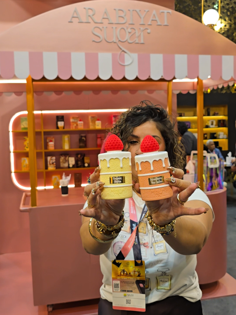 🍭 ¡Descubre SUGAR, la nueva colección de Arabiyat Prestige! 🍭 Hoy te presento COCONUT CHIFLON, una joya olfativa que despierta los sentidos con su dulzura refinada y su toque adictivo. ✨ Imagina un postre exclusivo en forma de perfume: coco cremoso, caramelo dorado y una vainilla que se funde con notas aterciopeladas. 🤍 Una fragancia gourmet, intensa y elegante, creada para quienes disfrutan del lujo que se saborea en el aire. 💫La colección SUGAR — tiene el arte de convertir la dulzura en sofisticación. #ArabiyatPrestige #SugarCollection #CoconutChiflon #PerfumeGourmet @manager 