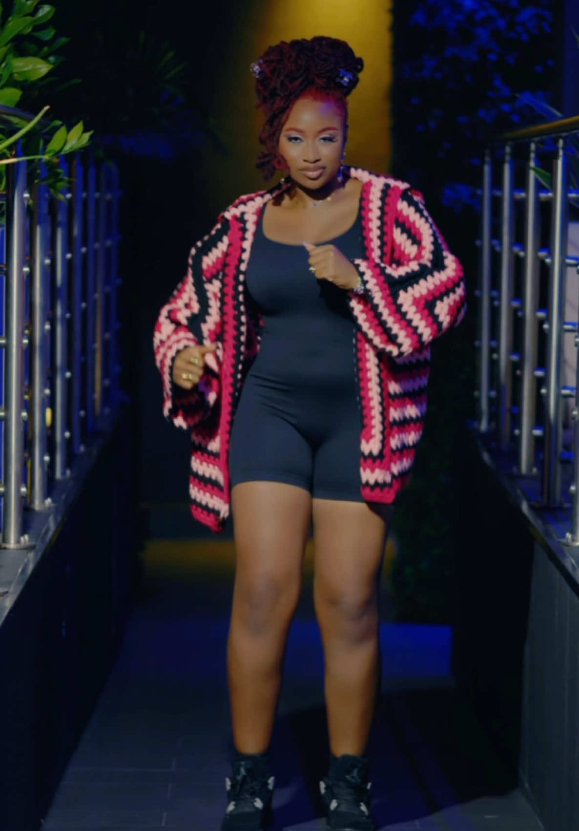 La vidéo ci a trop duré dans mon téléphone🥲 J’ai tellement hésité mais bon dites moi, vous préférez quelle couleur ? 💚 ou 🩷 ?🙂‍↔️🧶✨  Disponible chez @Miracle’s Hook🧶💜 #tiktokcameroon🇨🇲tiktokafrica #miracle💜 #danse #outfit #crochet dc: @rayon-x996 