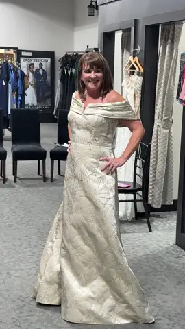 💐 Mother of the Bride or Groom? We’ve got the perfect dress for your special day! From elegant styles to timeless classics, The Wedding Tree has something for everyone. Schedule your appointment today and find the look you’ll love. ✨ #TheWeddingTree #MotherOfTheBride #MotherOfTheGroom #WeddingStyle #BridalBoutique   