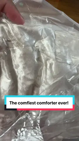 Comfiest comforter that give you the best sleep ever! #blanket #plushblanket #comforter #homedecor #tiktokshop 