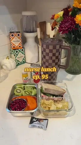 forgot to post this nurse lunch TikTok from last week🫢 #foodiemama #nursesoftiktok #lunch #lunchtime #lunchideas 
