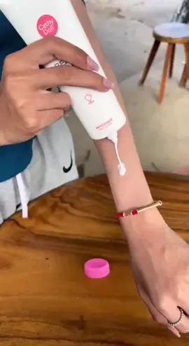 وصل الـ مبيض الفوري الكوري 🇰🇷 ريد تو وايت من شركة كاثي دول  الغنية عن التعريف بمنتجاتها الاكثر من عصارة مبيض فوري 👍💯💯 وداعا لكريمات الاساس والباودر انسي باودر يطكع يسيل  جبتلكم منتج خرافي كريم كوري بالحليب يسويج گيمر تفتيح فوري بس كملي الكحلة والحمرة 😍😍 تبييض  💝 اشراقة 💝  ترطيب بالحليب 💝  تضييق المسامات  مجرد تخلي ع البشرة وجه او جسم او مناطق حساسة 5 دقايق وراها غسلي بلمي وشوفي البياض  يدوم يوم كامل واكثر  المنتج الاول في العالم الذي اذهل جميع مستخدميه من اول استعمال👍👍 يعمل ع تبيض البشرة بسرعة فائقة ومذهلة  ويعمل ع التبيض الدائمي بمرور الاستعمال🌸🌸🌸