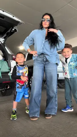 Family vacation starts now!!! ✈️🐒🌊 #boymom #familyof5 #afakasi #homeschool 