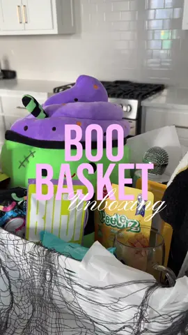 thank you bby @Autumn Sky #boobasket #halloween #wlw #wlwcouple 