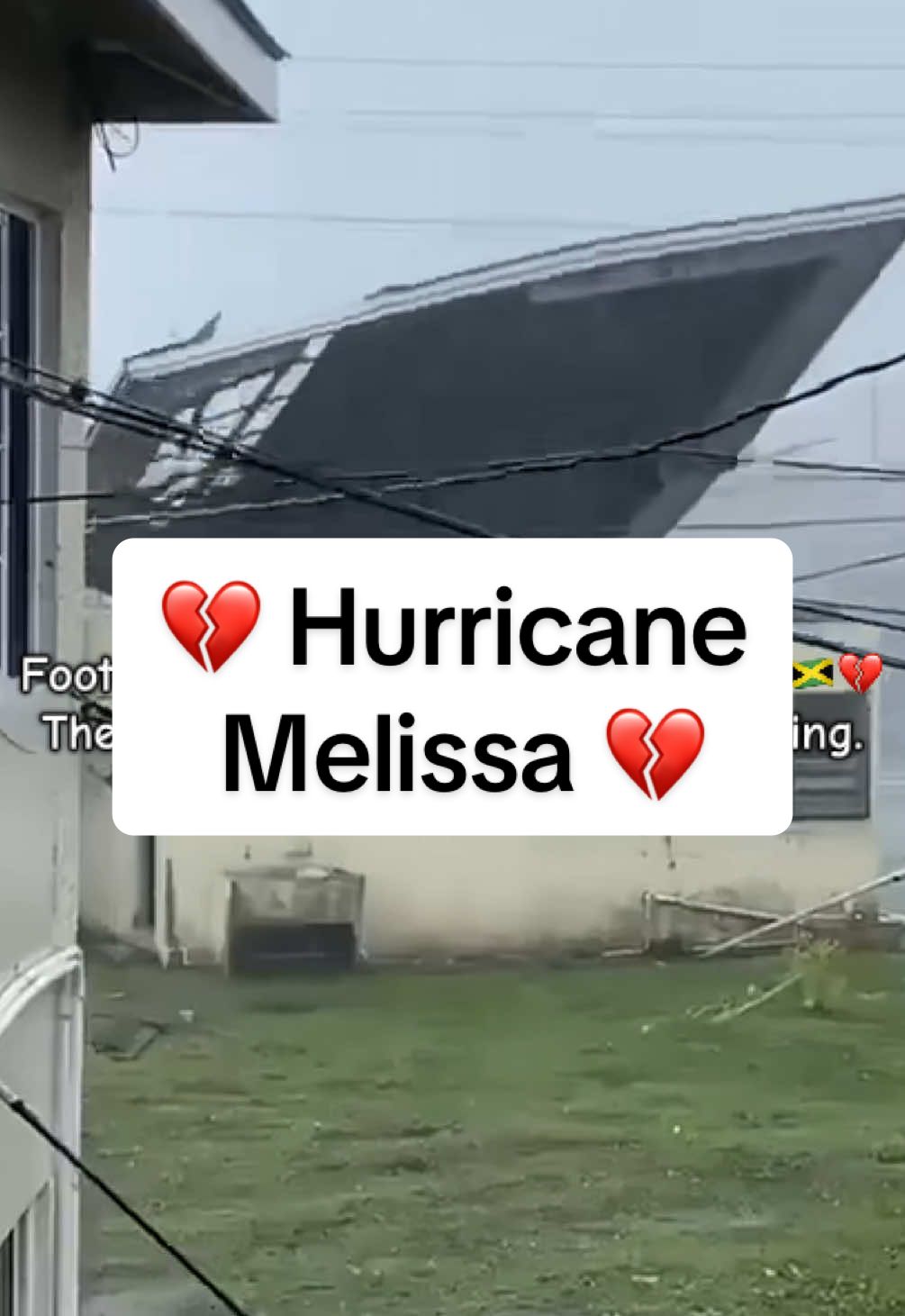My heart hurts seeing this. 💔 This is real footage from my family in Jamaica — the hurricane is destroying homes and flooding everything. Please keep Jamaica in your prayers. 🇯🇲🙏🏽 PrayForJamaica #JamaicaStrong #eyeonmelissa #HurricaneUpdate #hurricanemelissa 