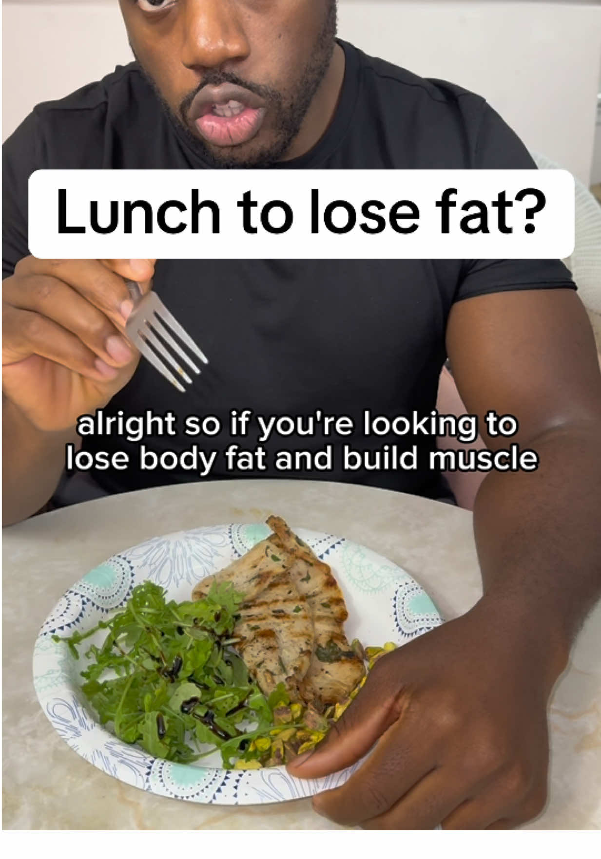 Lunch to lose fat? 8oz of chicken breast, arugula and pistachios. 🚨- Comment “COACH” if you need one on one fitness coaching.